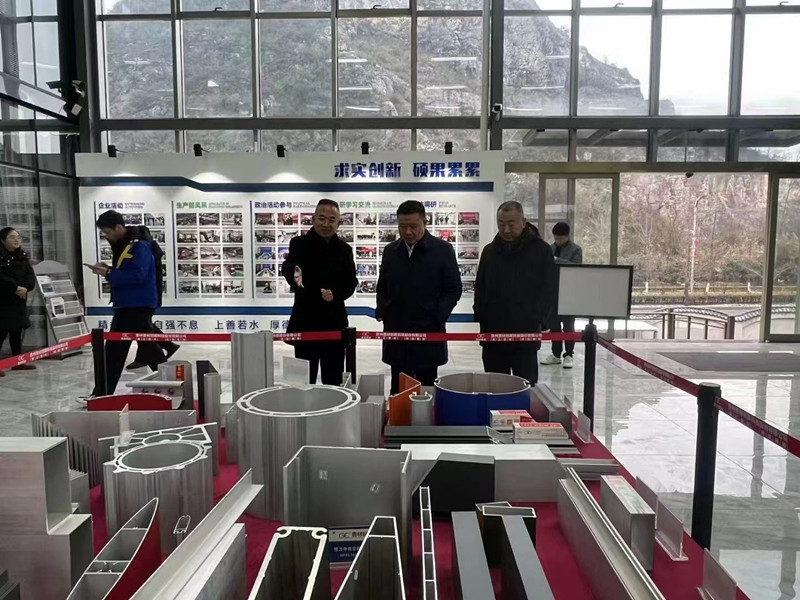 劉本立：貴陽市委常委、市委秘書長(zhǎng)